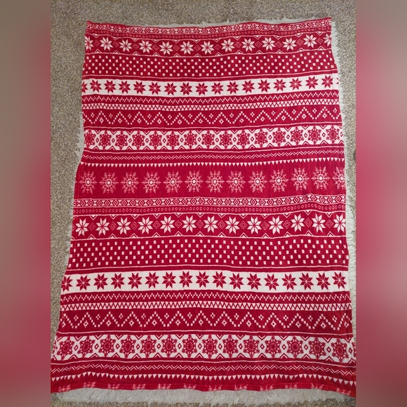 ❗️2 for $12 Throws: Polyester Christmas Snowflake Throw - Picture 1 of 5
